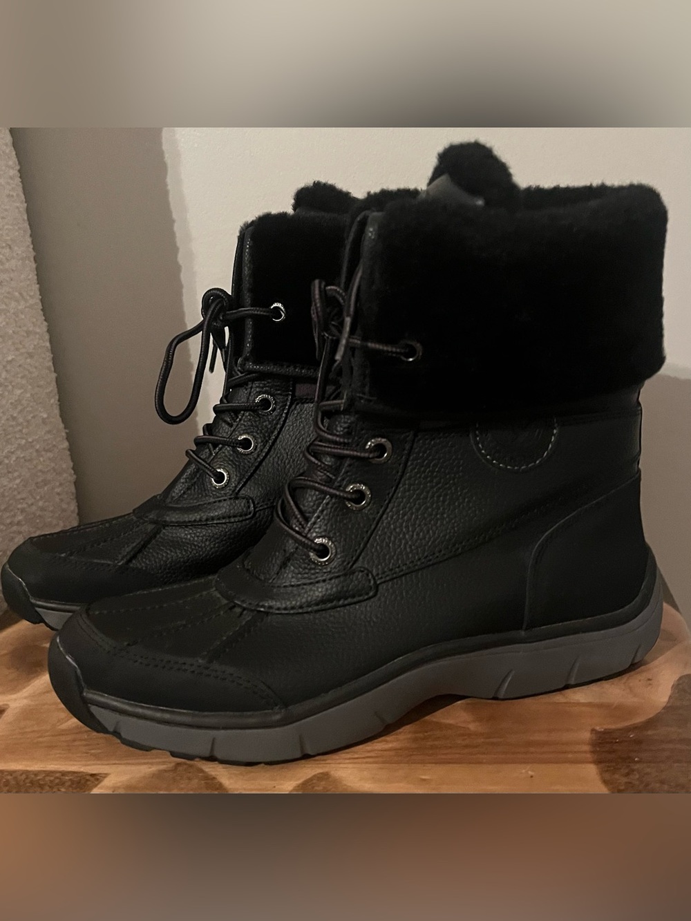 Santana Canada Black Faux Fur Lined Winter Boots | Women’s 9 | Never Worn